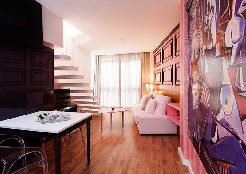 Apartamentos Picasso Suites Malaga Exterior photo